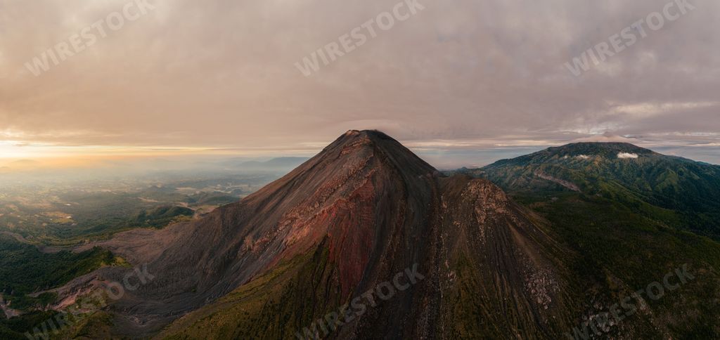 A picture of the Izalco volcano in El Salvador, with its impressive, pointed peak and its surrounding landscape visible in the background