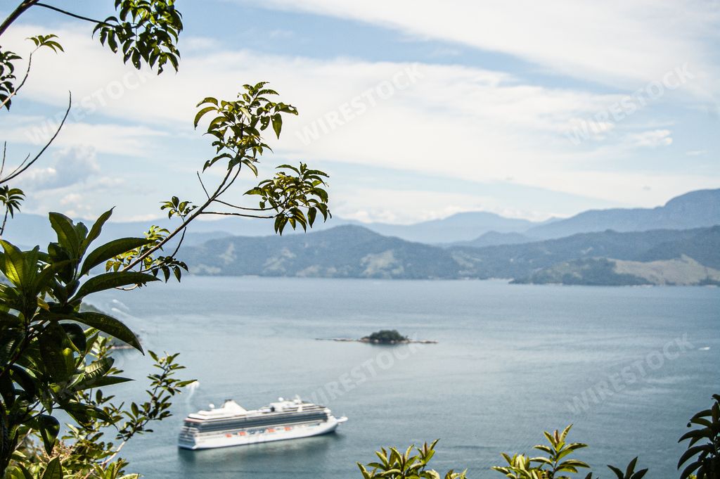 A beautiful shot of Pico do Papagayo lookout in Ilha Grande, Brazil