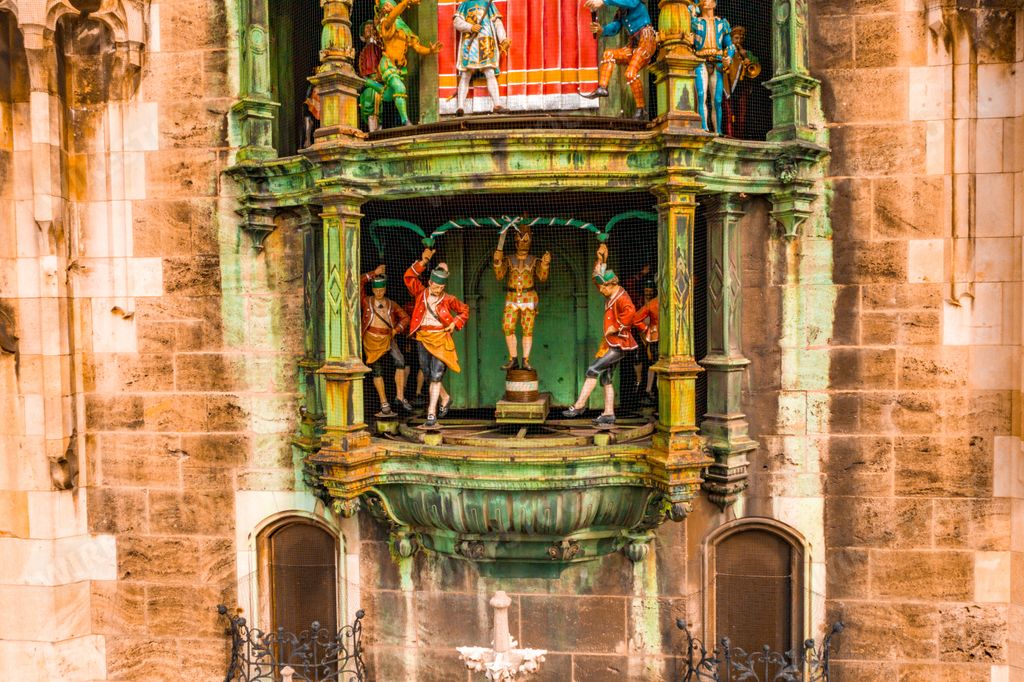 The beautiful Rathaus Glockenspiel in Munich, Germany