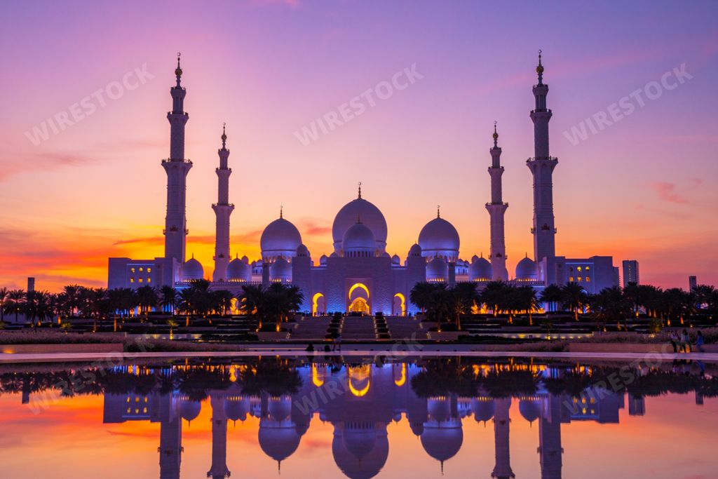 A beautiful shot of Sheikh Zayed Grand Mosque in Abu Dhabi at sunset