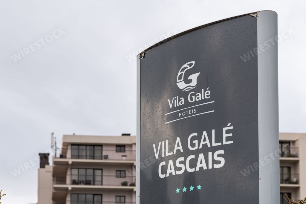 A grey information board about the 4-star Vila Gale Cascais Hotel.