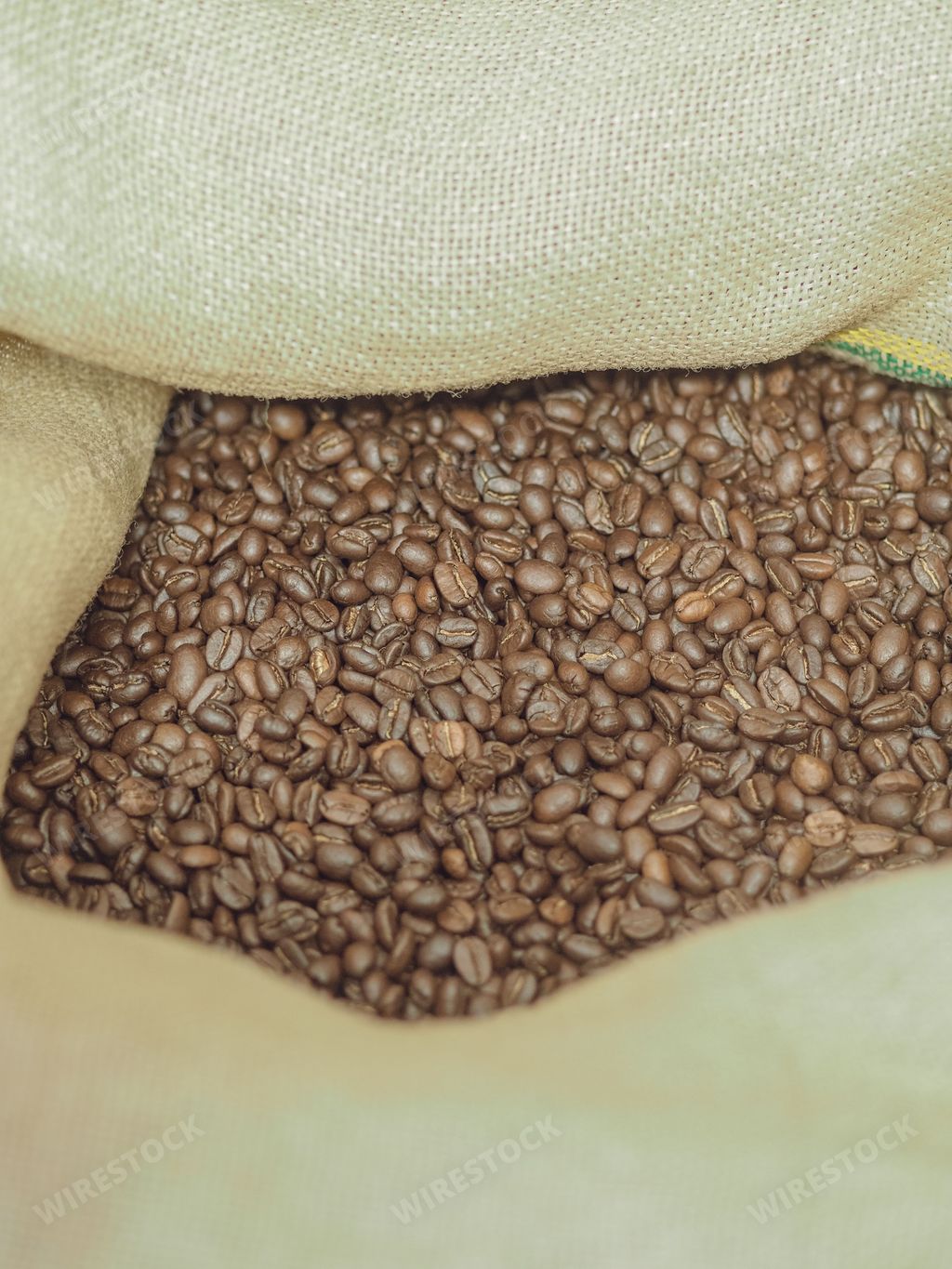 brown roasted coffee beans macro closeup
