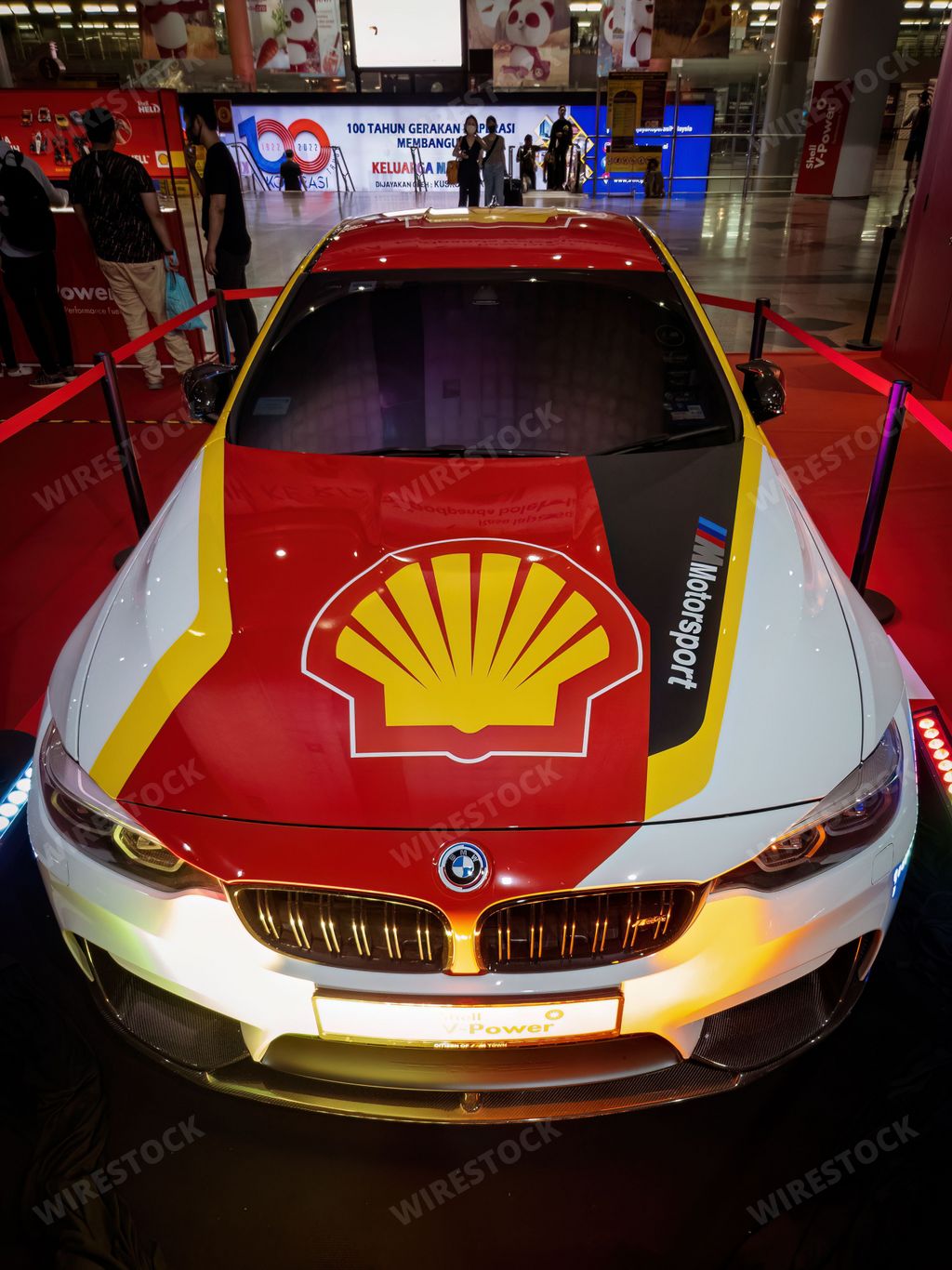 An exhibition of real cars is included in the Shell Motorsport Remote Car Collection Roadshow roadshow.