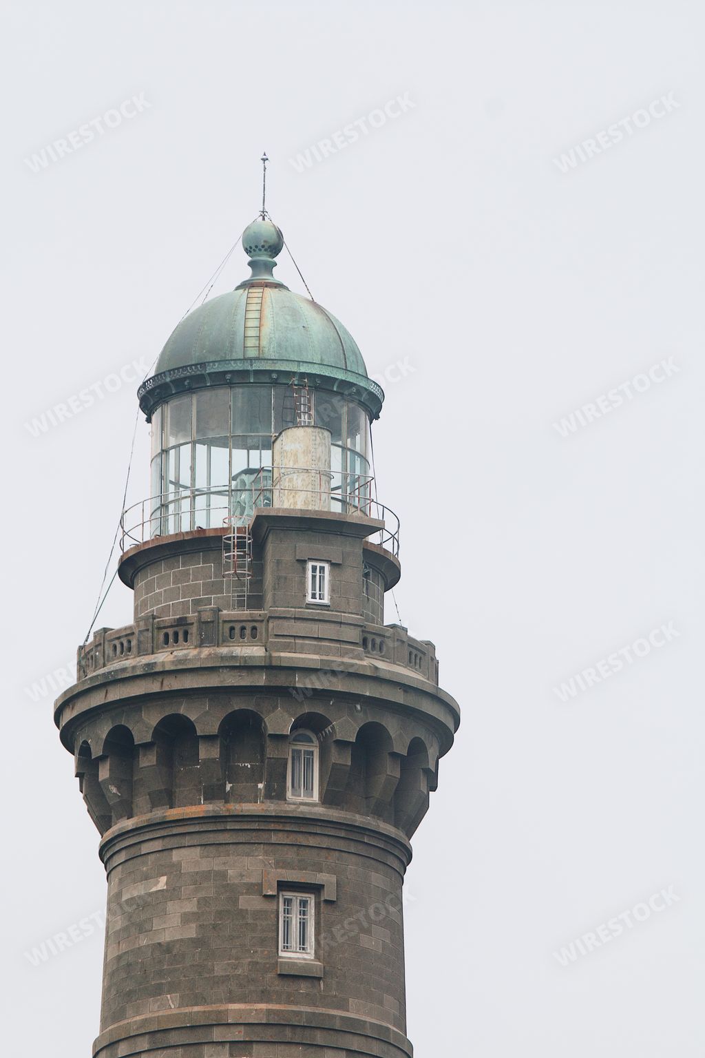 A vertical shot of the Phare de l'ile Vierge on a gloomy day in Plouguerneau, France