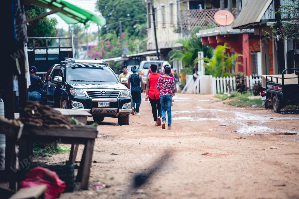 A group of people in the little city of La Ceiba in Honduras