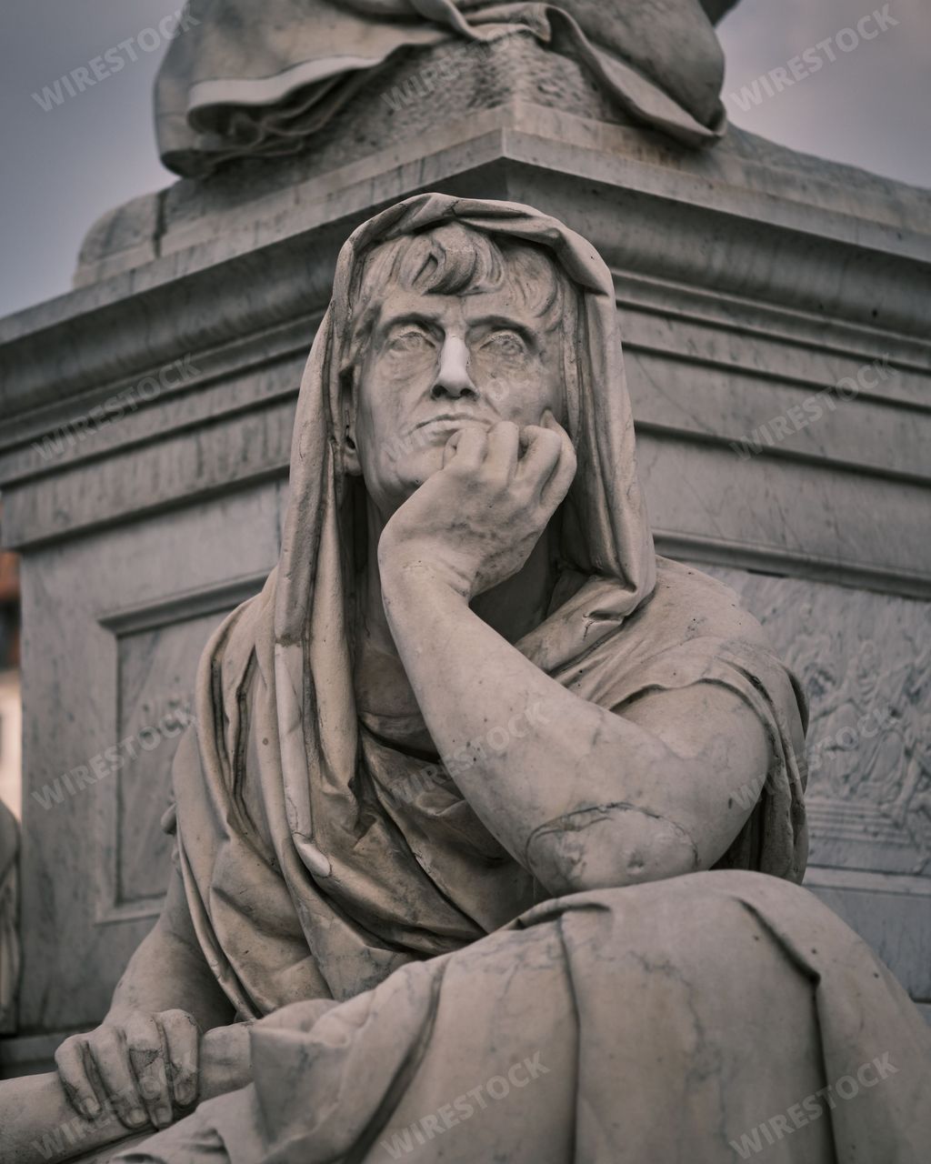 A vertical closeup shot of the Dante Alighieri statue in the Schiller Monument, Berlin, Germany