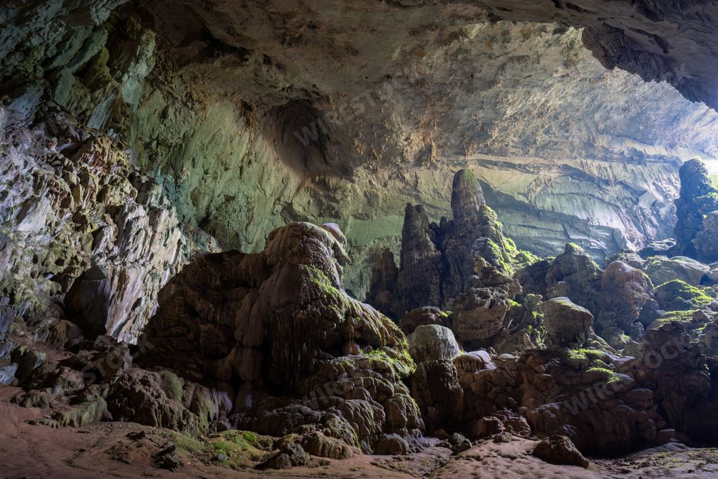 A scenic view of the Hang Doi Kho Muong Cave, Vietnam.