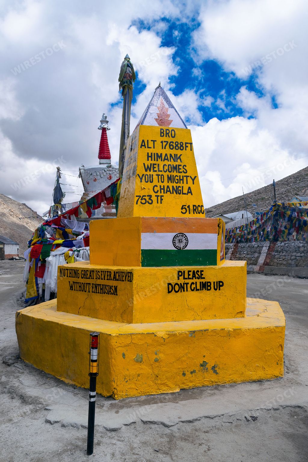 A vertical shot of the stone of Chang La Pass against a cloudy sky in Ladakh