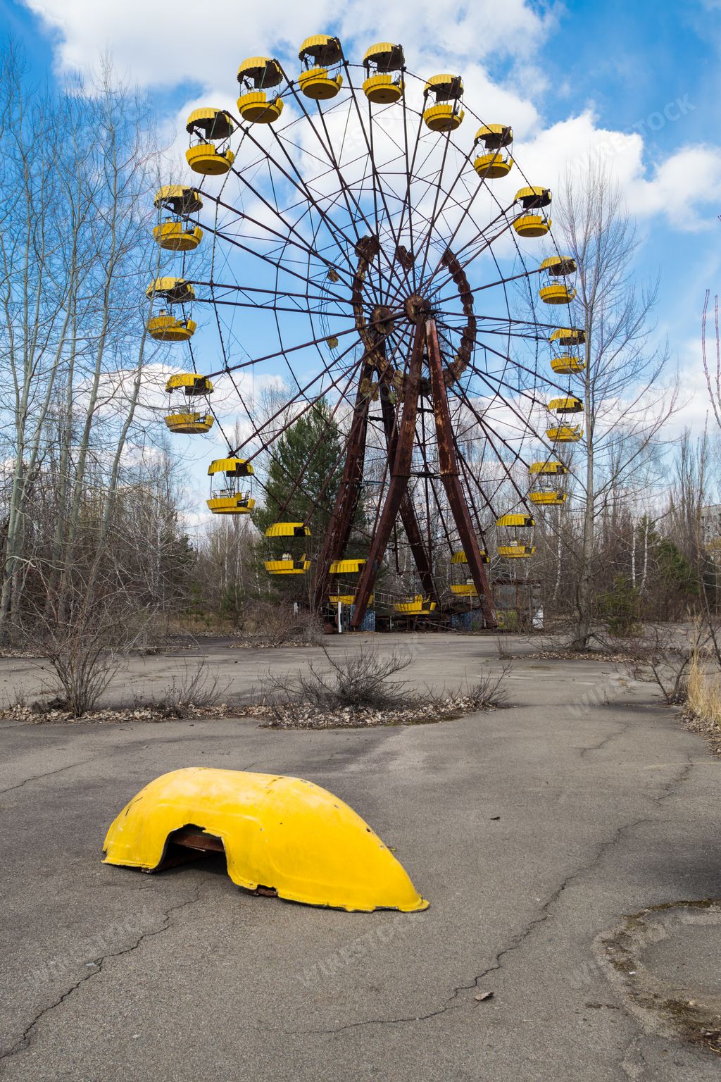 Ferris wheel sits rusting in the abandoned and radioactive city of Pripyat, Chernobyl