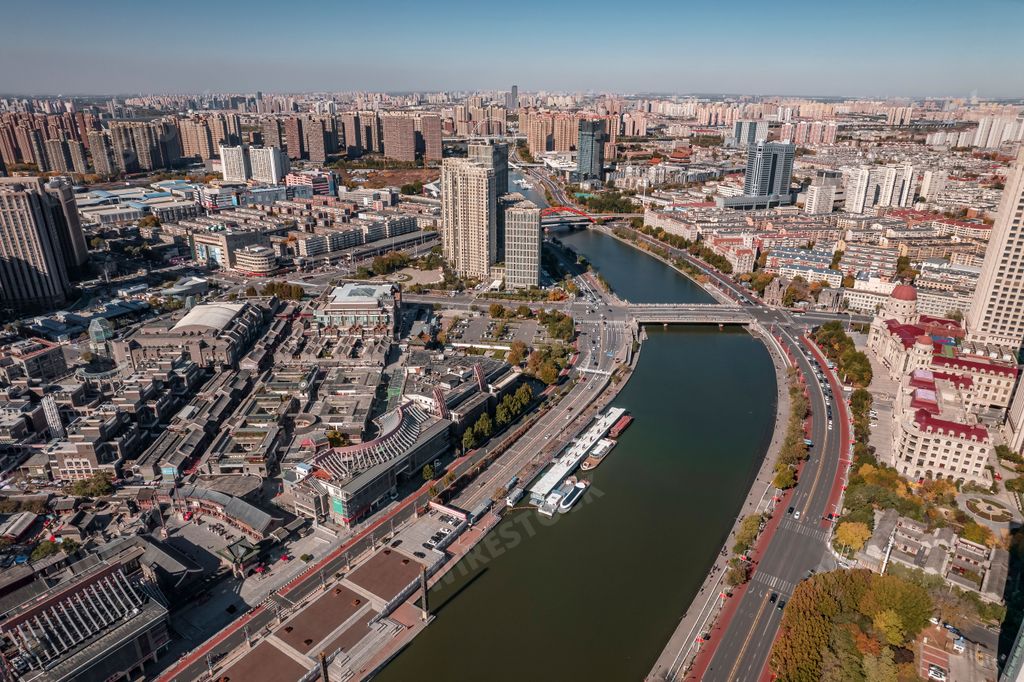 In addition to various national historic buildings, there are also various bridges