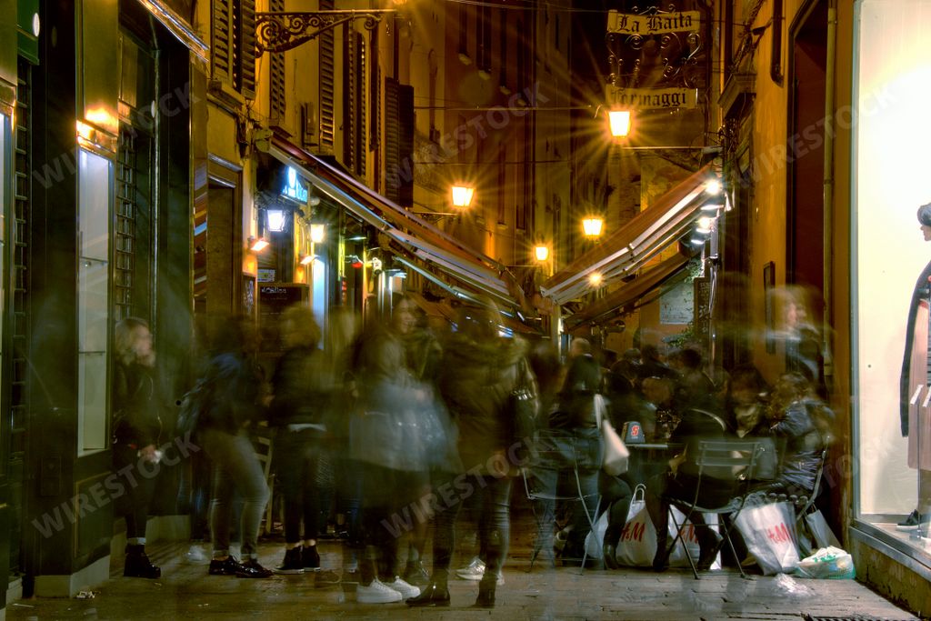 Night life in Bologna, city centre