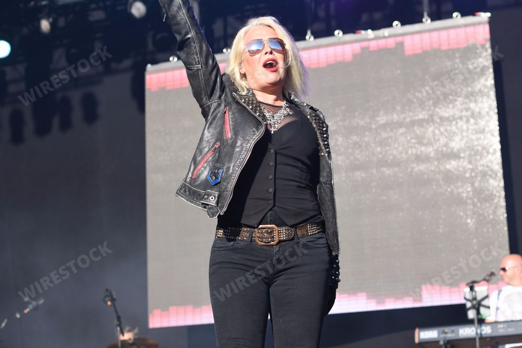 Singer and author Kim Wilde and supporting artists at the Let's Rock Retro Festival, Bristol, England. 3 June 2017.