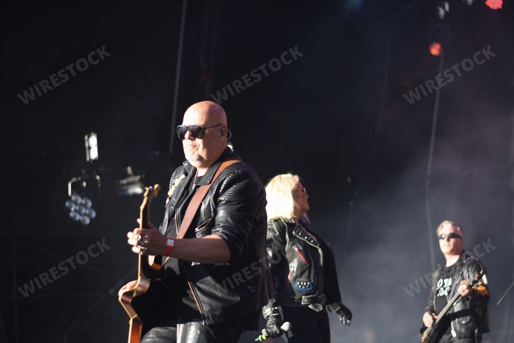 Singer and author Kim Wilde and supporting artists at the Let's Rock Retro Festival, Bristol, England. 3 June 2017.