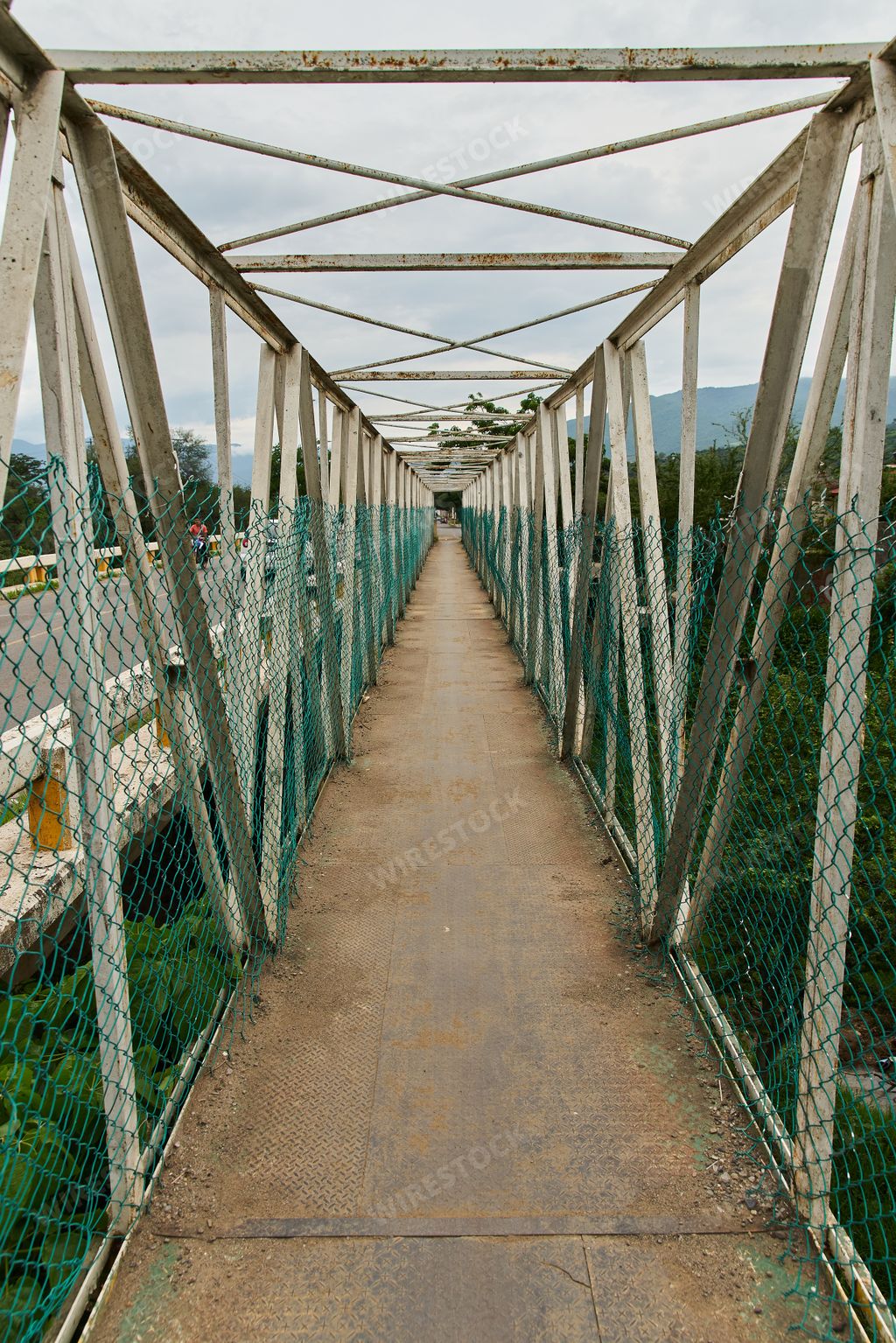 Pedestrian bridge with a metal structure used to cross a river