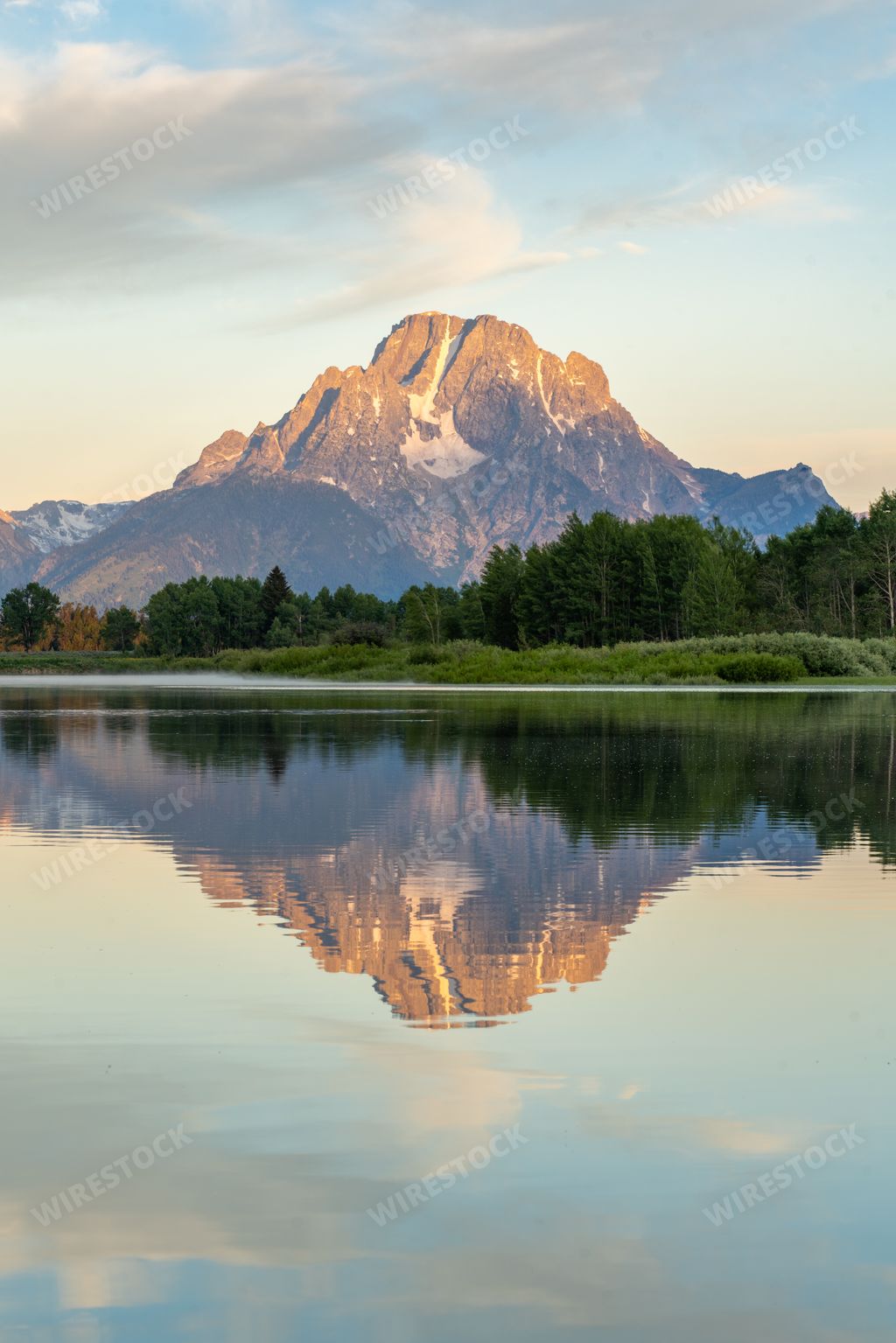 The sunrise at Oxbow Bend on the Snake River in Grand Teton National Park