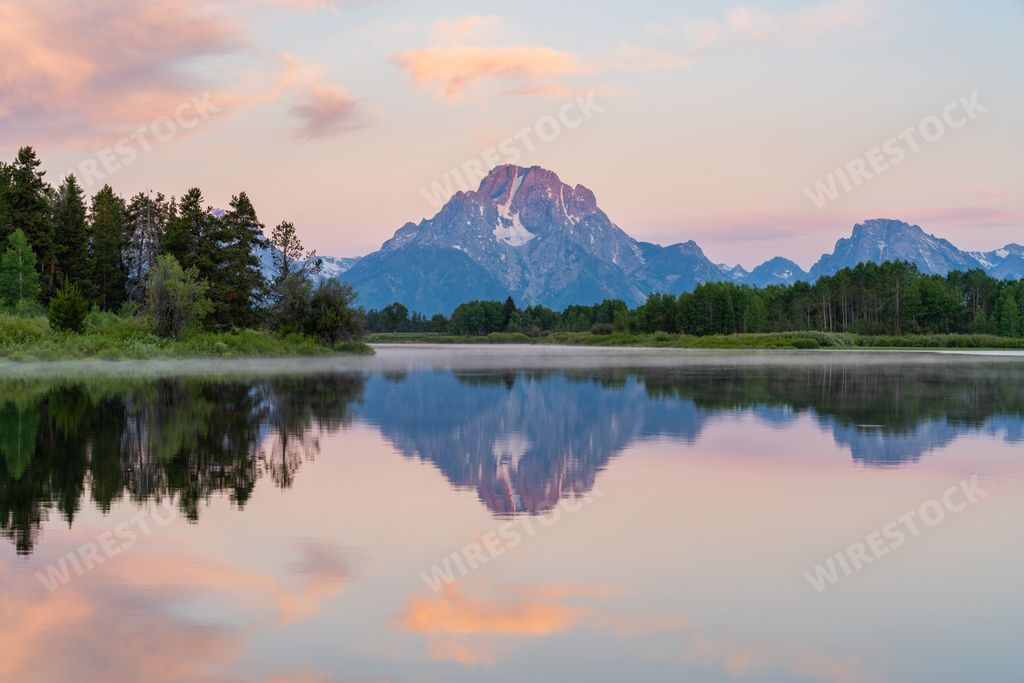 The sunrise at Oxbow Bend on the Snake River in Grand Teton National Park