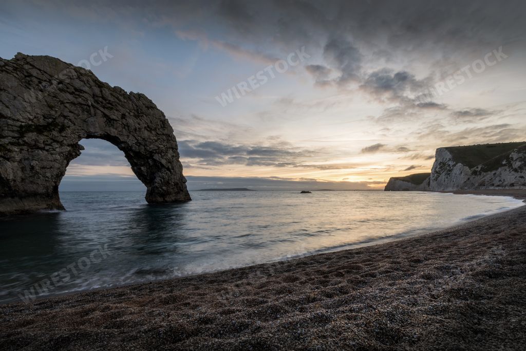 A breathtaking shot of the seashore of the Durdle Door in Lulworth, Dorset during sunset