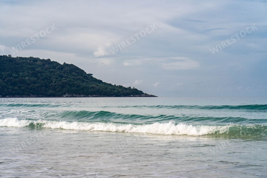 A scenic view of a beautiful beach with a wavy sea