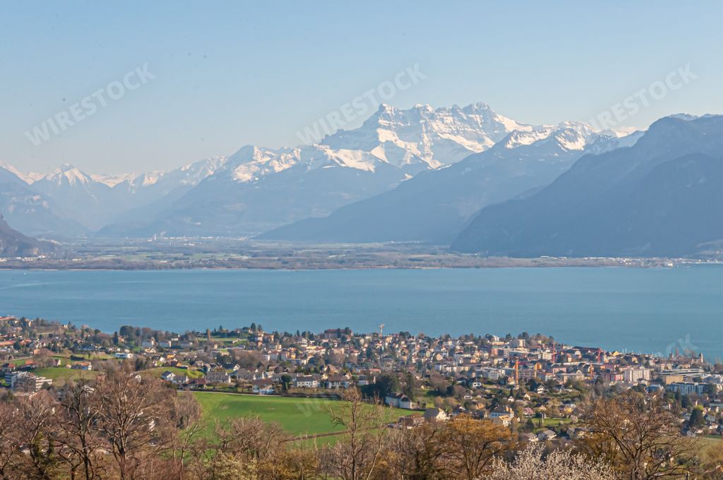 Beautiful view of the Geneva lake and Montreux under the swiss alps ...