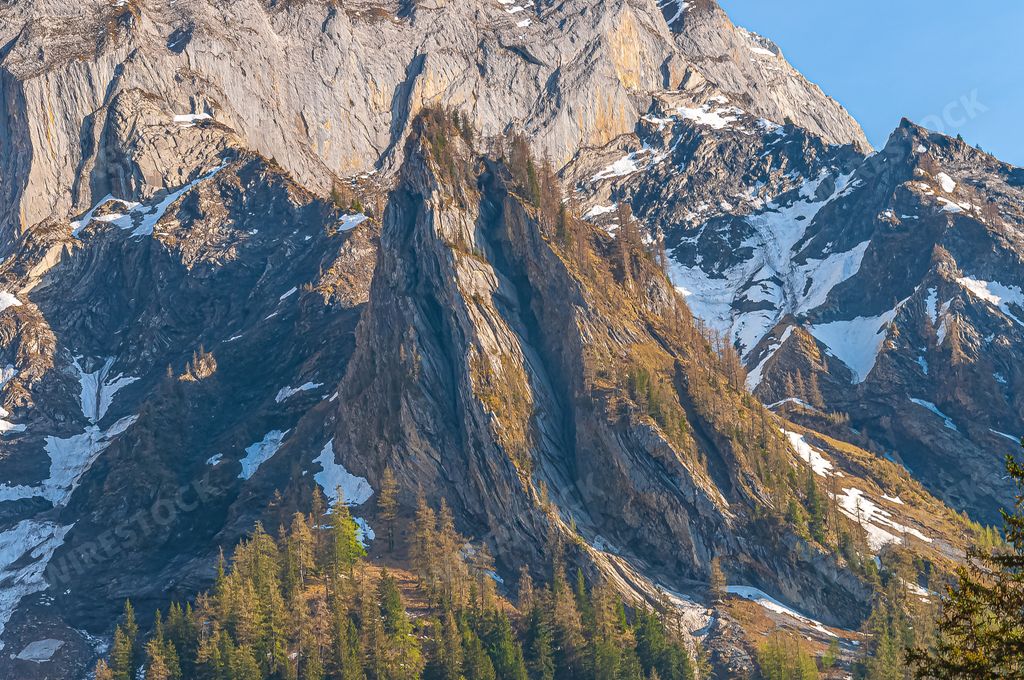 A beautiful mountainous landscape with greenery and rocky mountains in the Swiss Alps