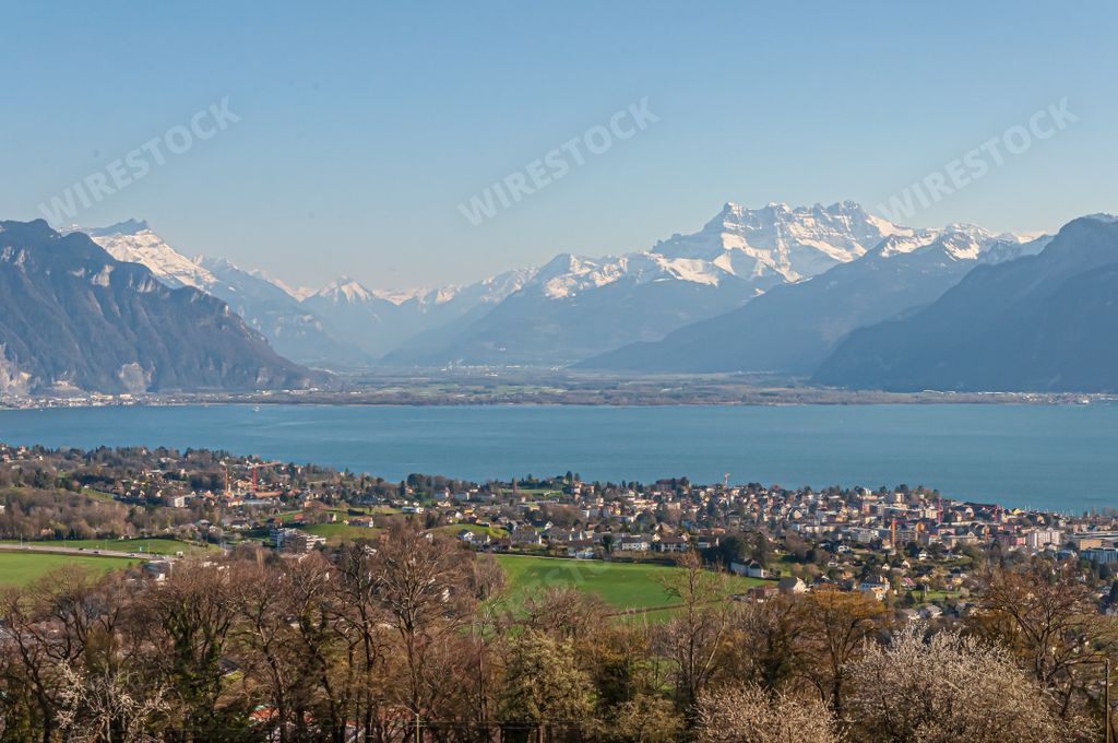 Beautiful view of the Geneva lake and Montreux under the swiss alps ...