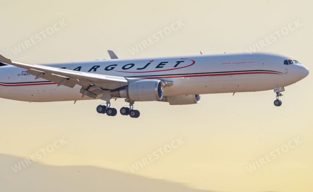 Planespotting commercial and private jets in and out of Mexico City and Guadalajara