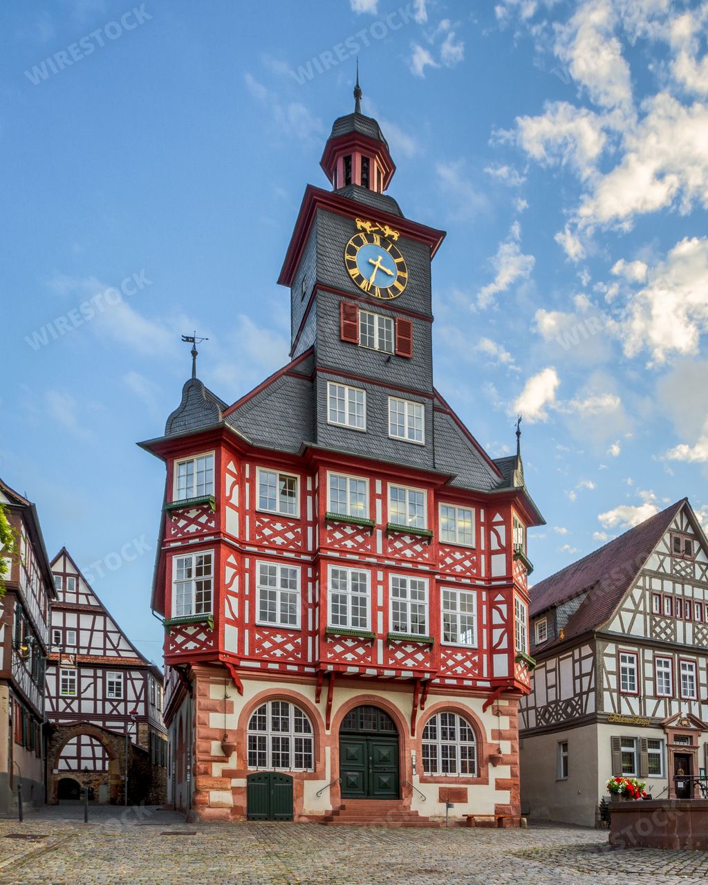 A picturesque town square in Germany with half-timbered houses and outdoor seating