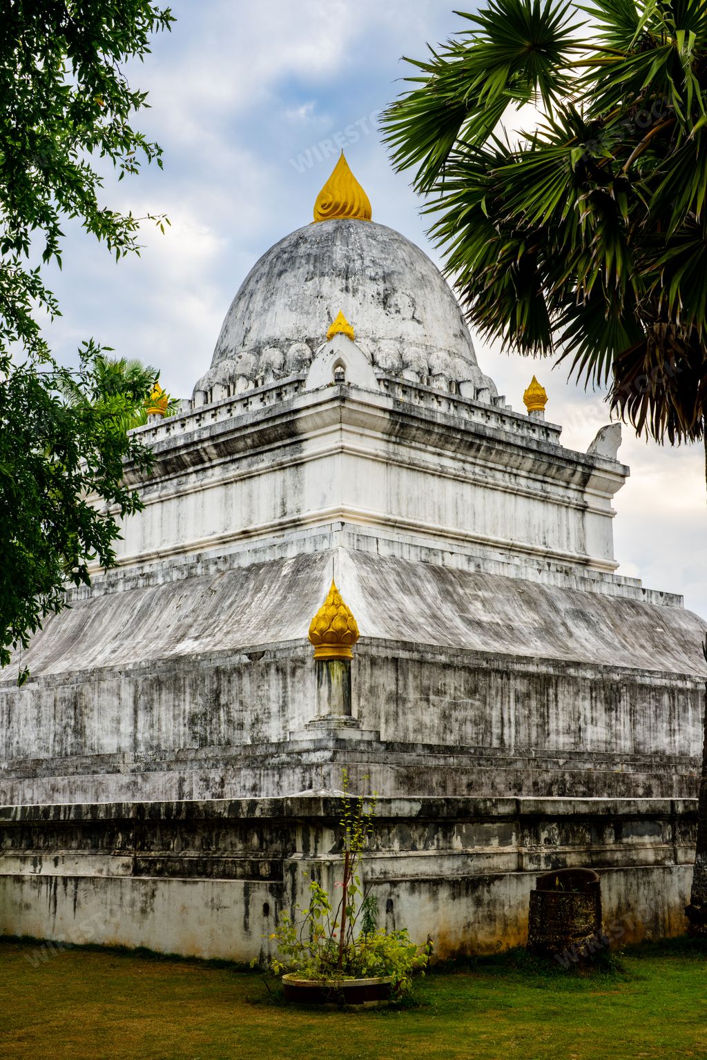 A vertical shot of the Wat Visoun temple located in Luang Prabang, Laos