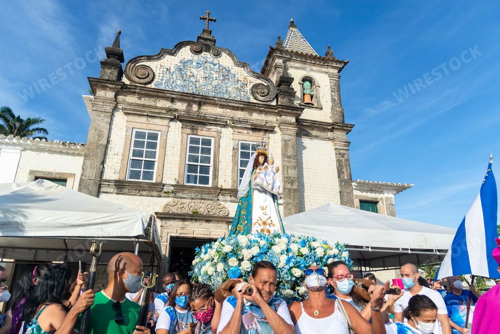 A faithful carrying the Our Lady at the Catholic festival of Boa Viagem, Brazil