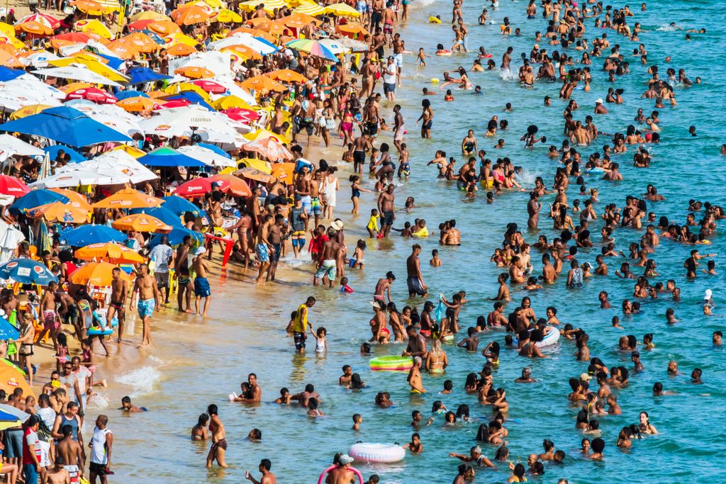 A Thousands of people on Boa Viagem beach in Salvador, in the Brazilian state of Bahia