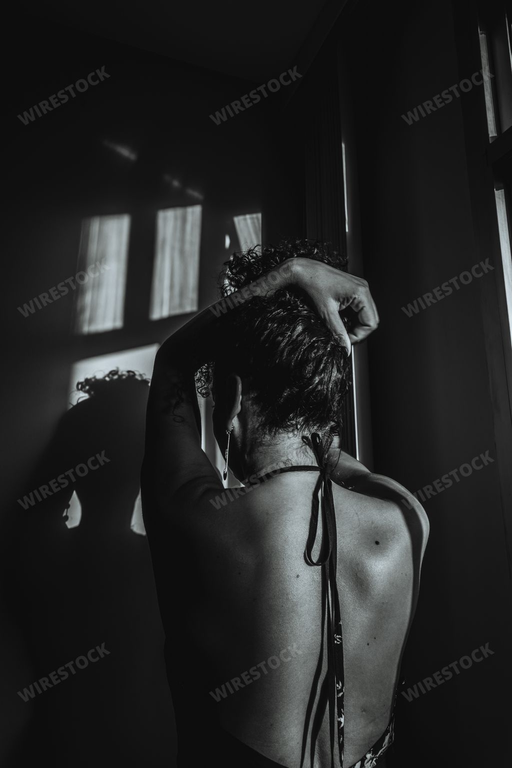A vertical shot of the back of the sexy female in grayscale in Salvador, Brazil