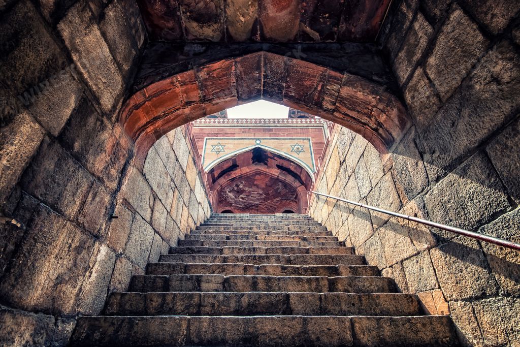 A closeup shot of stairs of the Humayun's Tomb in New Delhi