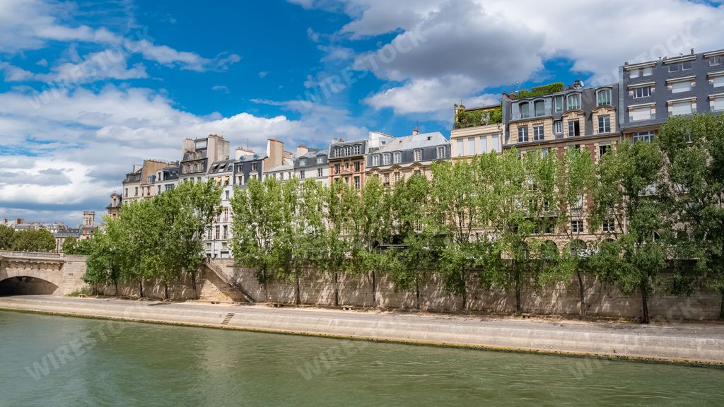 Paris, ile saint-louis and quai de Bethune, beautiful ancient buildings, panorama