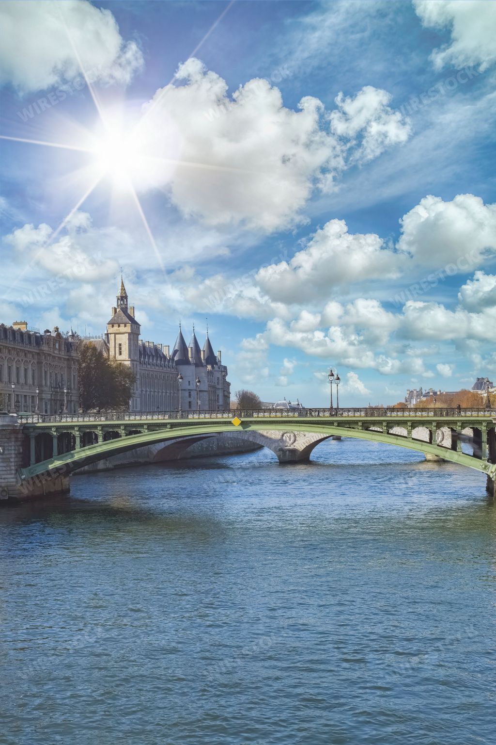 A view of the Notre Dame bridge, and the Conciergerie, with the sun star