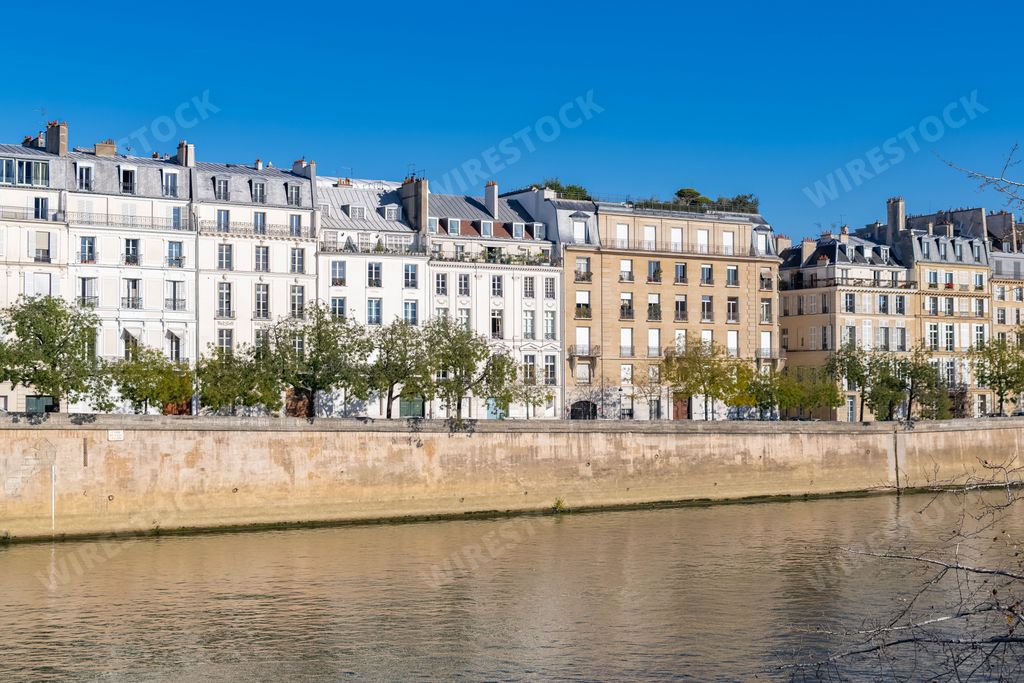 Paris, the Tournelle bridge, beautiful facades quai d Orleans on the ile Saint-Louis