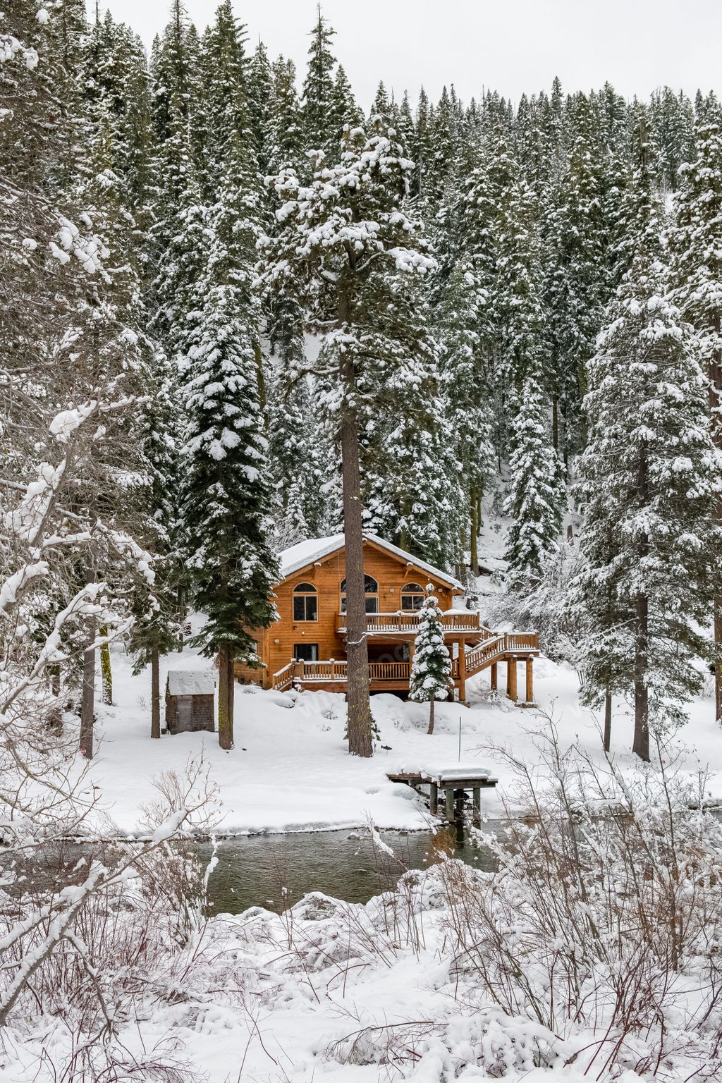 Wooden chalet, typical architecture in the Sierra Nevada, California in winter