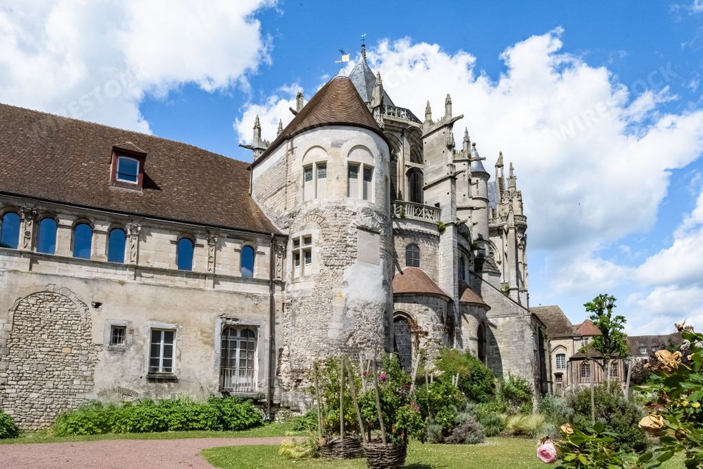 Senlis, medieval city in France, ancient house, with the Notre-Dame cathedral in background