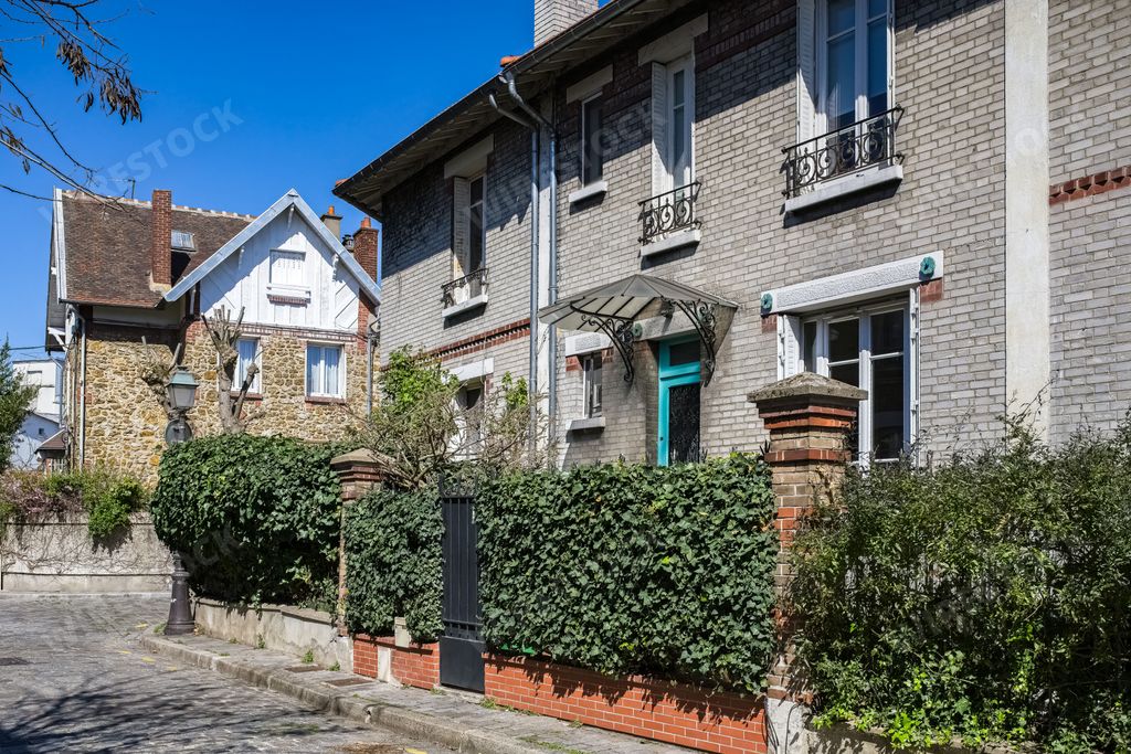 A beautiful shot of buildings around a picturesque neighborhood, in the 20e arrondissement, in Paris