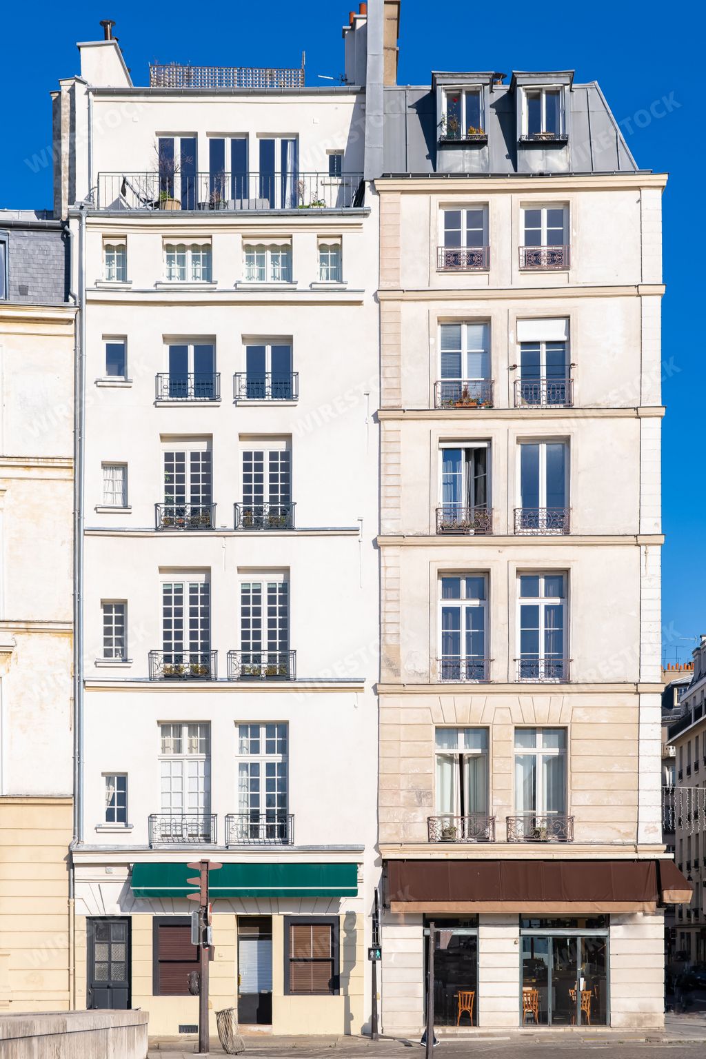 Paris, the Tournelle bridge, beautiful facades quai d Orleans on the ile Saint-Louis