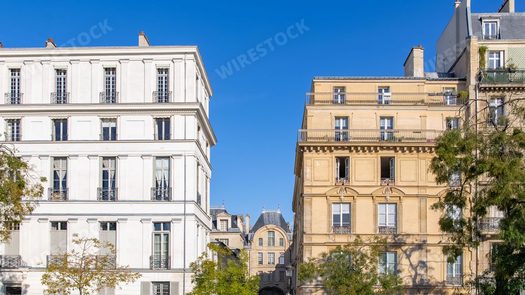 Paris, ile saint-louis and quai de Bethune, beautiful ancient buildings, panorama