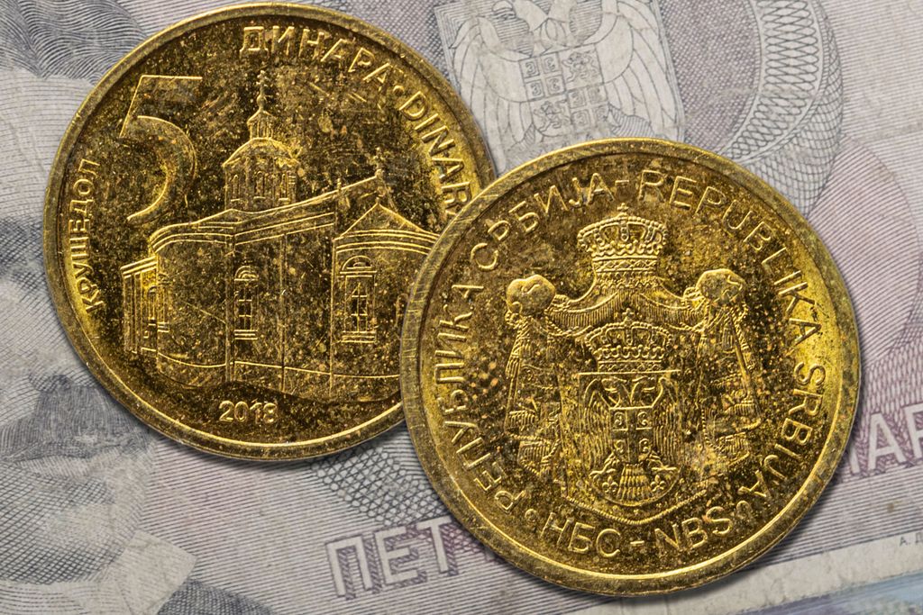 A closeup shot of Serbian 5 dinar coins