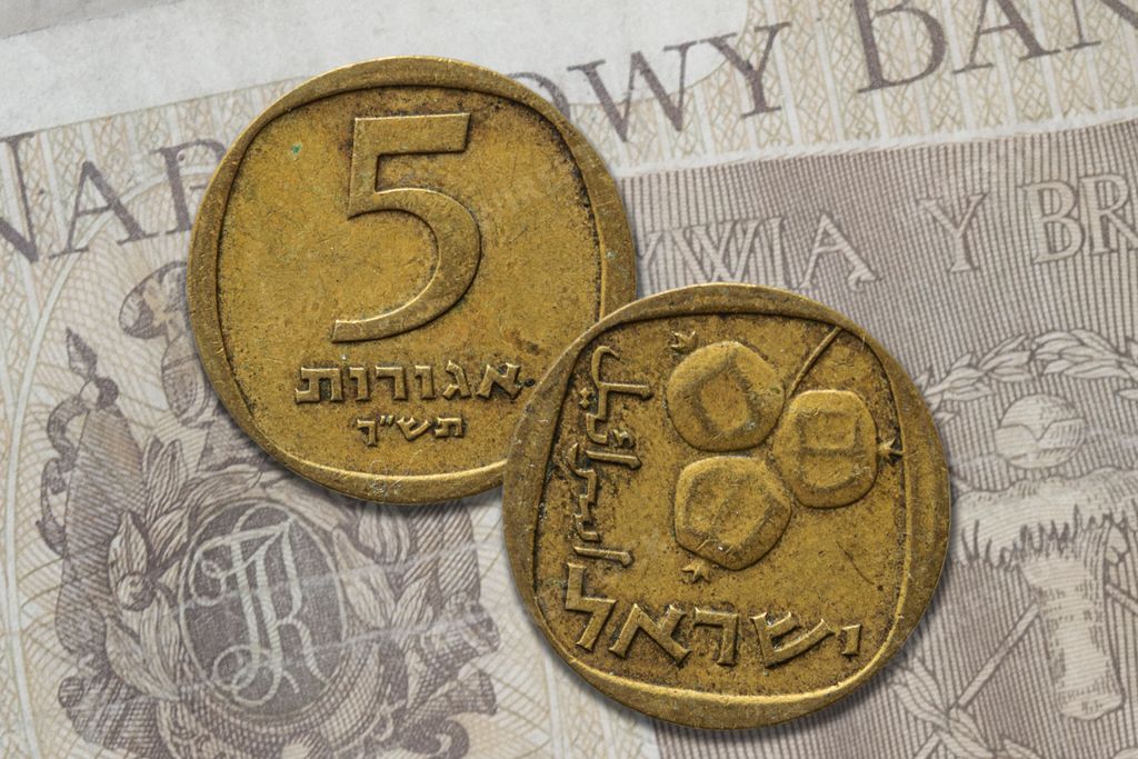 The Israeli shekel coin obverse and reverse on banknote