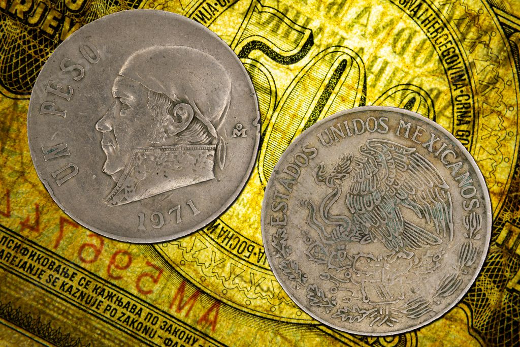 A Mexican peso coin with a profile of Jose Maria Morelos and the Mexican coat of arms