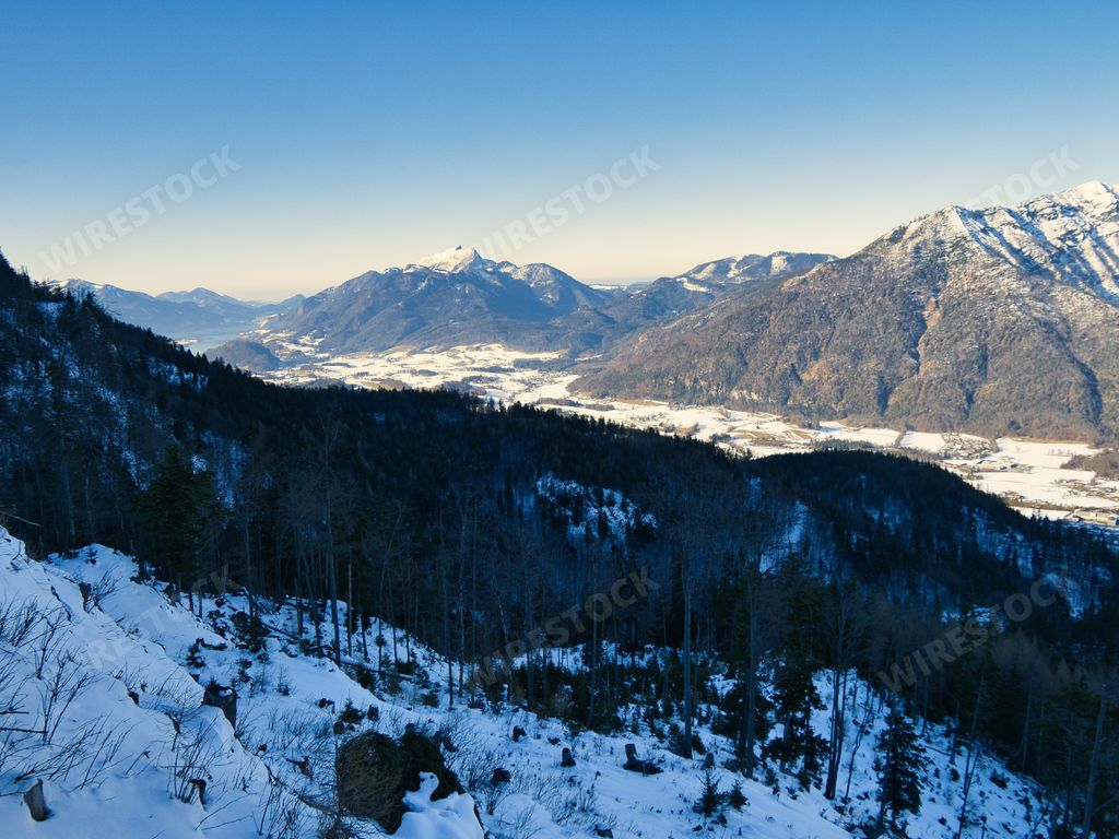 A mesmerizing view of beautiful snow-capped mountains